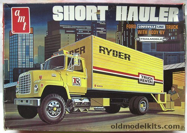 AMT 1/25 Ford Louisville Line Truck 'Short Hauler' with Body by Trailmobile, T515 plastic model kit